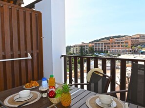 Wohnung, Balkon, Schatten, Eigentumswohnung, Gartenmöbel, Resort, Veranda, Eco Hotel, Holzbeize, Ferienort