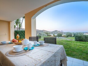 Ciel, Nuage, Aliments, Plante, Vaisselle, Table, Fenêtre, Montagne, Fruit, Bois