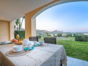 Ciel, Nuage, Aliments, Plante, Vaisselle, Table, Fenêtre, Montagne, Fruit, Bois