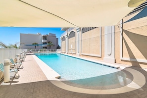 Zero entry outdoor pool