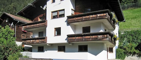 Planta, Edificio, Propiedad, Ventana, Cielo, Árbol, Casa, Madera, Bienes Raíces, Barrio Residencial