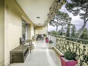 Plante, Propriété, Éclairage, Architecture, Plante D'Appartement, Bâtiment, Sol, Arbre, Pot De Fleur, Design Urbain