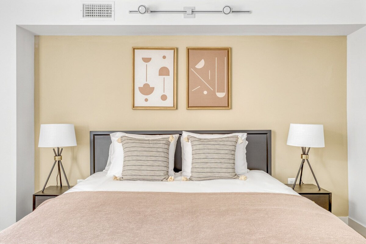 Modern Ballston 2BR w/ Concierge, W/D & Pool, near Metro, by Blueground