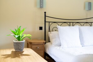 Moles Meadow, Middleton: Master bedroom with king-size bed