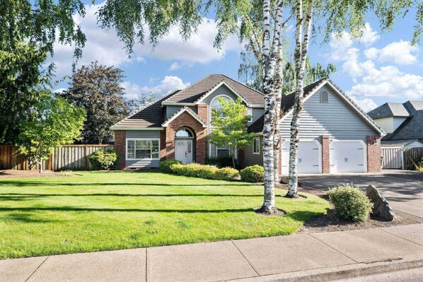 Welcome to Baker Creek Retreat! Please enjoy our spacious rental in the heart of Oregon wine country.