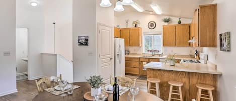 Mount Shasta Vacation Rental | 3BR | 2.5BA | 1,600 Sq Ft | Steps Required