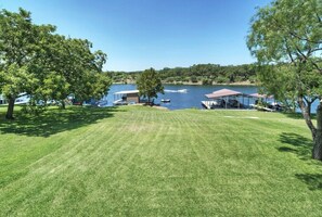 Kayaks, Boat Lift, Ping-Pong, Dog-Friendly