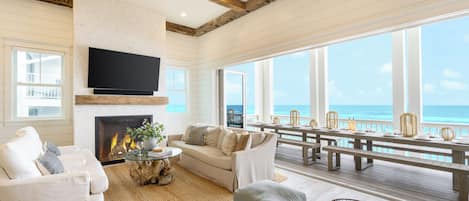 Large doors bring in the views and fresh ocean air for prime indoor/outdoor living.