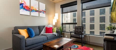 Welcome to Sable 44! Bright, contemporary and Luxurious