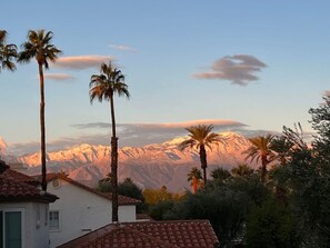 Welcome to paradise! Surrounded by stunning palm trees and majestic mountains, this house is the perfect escape. Where every sunrise and sunset feels like a dream! 