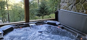 Brand New Hot Tub (Sept, 2023)!