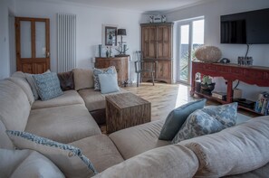 Town Heights - 3 Bedroom Holiday Home - Tenby (9189)