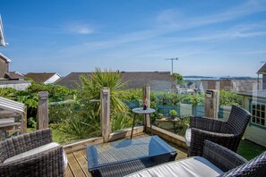 Town Heights - 3 Bedroom Holiday Home - Tenby (25574)