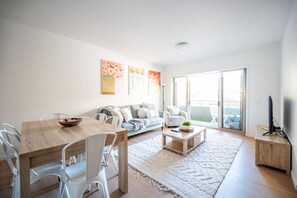 [Dining Area] Open-plan dining onto the lounge. A sliding doors that can be opened, allowing for a refreshing airflow and a connection with the outdoors.