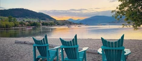 Okanagan Lake is just steps away, with two popular beaches only a few minutes walk down the road. 