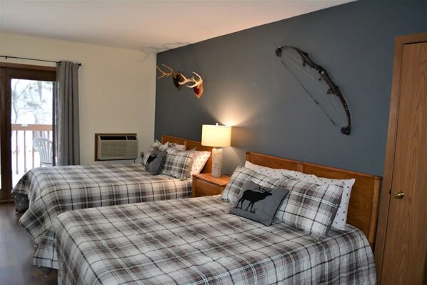 2 queen beds
