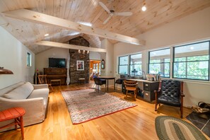 VAULTED CEILING FAMILY ROOM