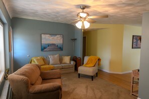 Living room w/queen size air mattress style sofa sleeper