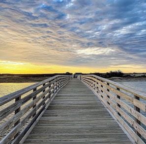 10 minute walk to Footbridge beach! Amazing even in the Fall