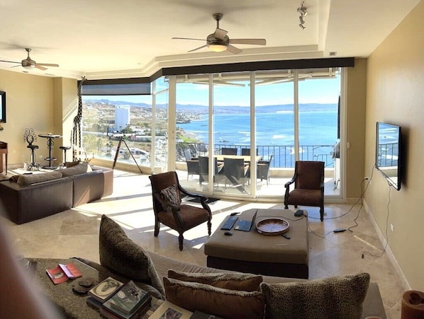 Oceanfront Great room