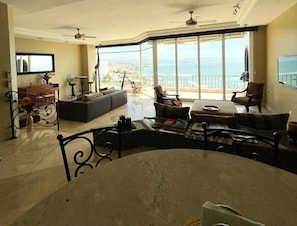 Oceanfront Great room