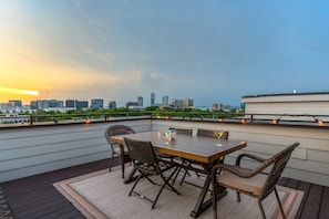 4th Floor: Spacious rooftop deck with incredible views of Downtown Nashville, complete with lounge area and dining area.