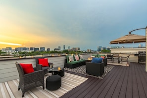 4th Floor: Spacious rooftop deck with incredible views of Downtown Nashville, complete with lounge area and dining area.