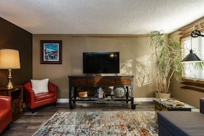 #StayInMyDistrict Eclectic Boise Townhouse