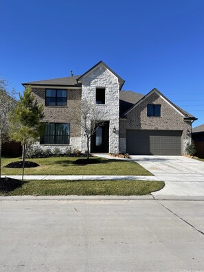 Stunning Newly Build Home