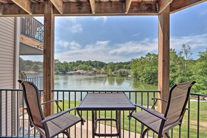 Balcony | Gas Grill | 2 Kayaks