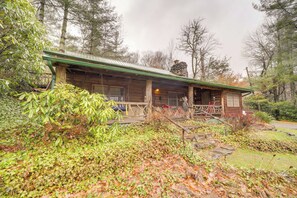 Property Exterior | 2-Story Cabin