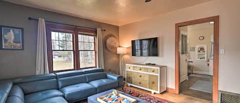 Missoula Vacation Rental | 2BR | 1BA | 950 Sq Ft | 5 Stairs Required to Enter