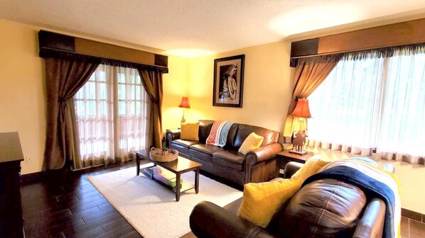 Spacious River Ranch Private COTTAGE with private porch!  401 (918)