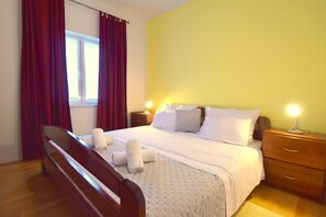 Schlafzimmer 1