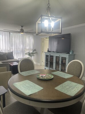 Living & dining area