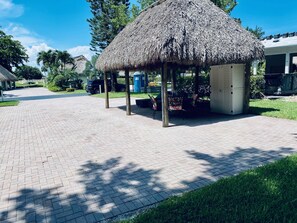 Tiki Hut - 13 x 20 with plenty of room for shaded dining for 6