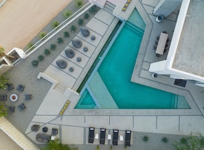 Modern customized pool for your ultimate experience