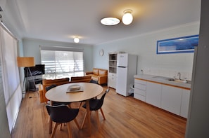 Kitchen & Dining - Kalbarri Accommodation Service