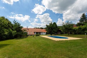 Garden with swimming pool