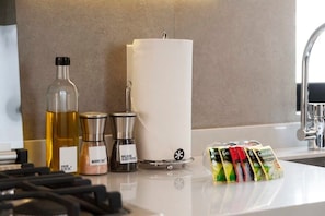 Kitchen amenities