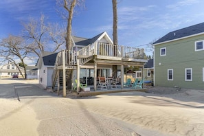 Cozy Beach Cottage w/ Amazing Lake Views, Beach Access and near Downtown and Popular Area Attractions