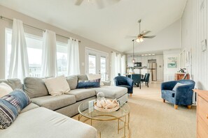 Bright & airy open living area with comfortable seating