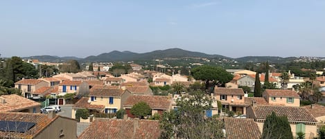 vue depuis les chambres, view from the bedrooms.