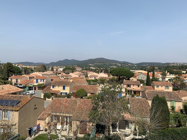 vue depuis les chambres, view from the bedrooms.