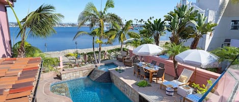 Rare find - Bayfront pool and spa!