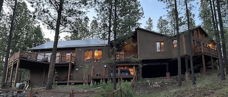 Spacious 3,200 sq ft lodge with hot tub, firepit, mudrom, 4 decks & fenced yard.