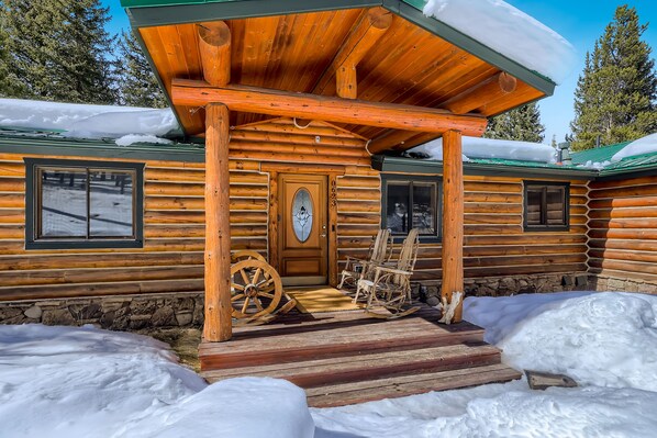 Welcome to the cabin of your dreams!