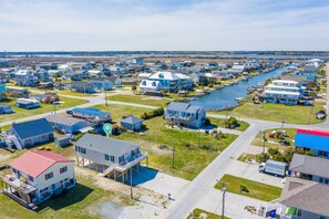 Surf City Canal views- Drop in a Kayak or paddle board.