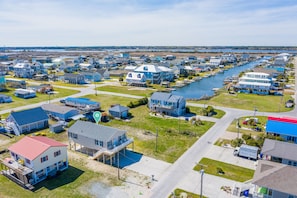 Surf City Canal views- Drop in a Kayak or paddle board.