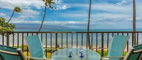 Breathtaking views of Maalaea Bay from the Kanai A Nalu 204 lanai